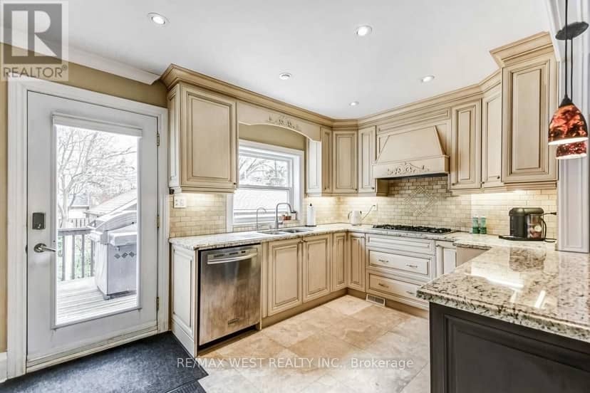 15 Wendover Road — photo 7 of 18
