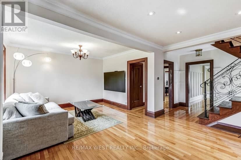 15 Wendover Road — photo 4 of 18