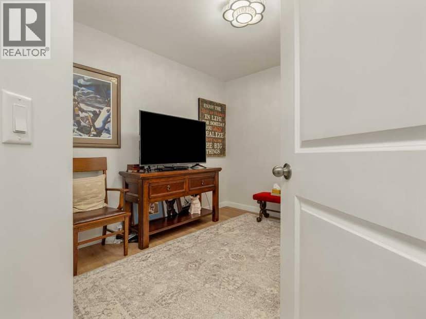 318 Whispering Way, Vulcan, photo 7