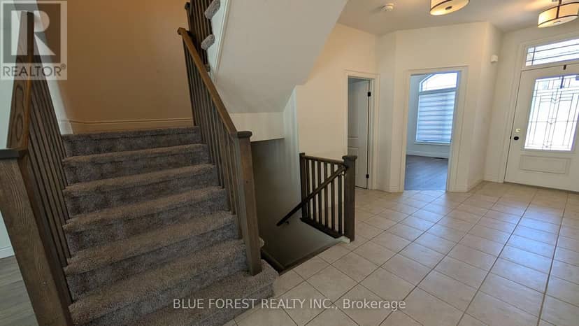30 Thames Springs Crescent — photo 17 of 38
