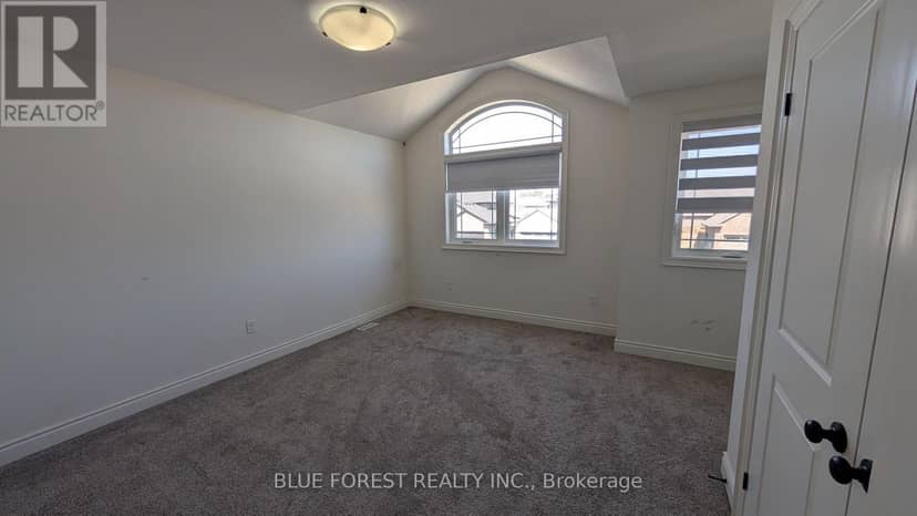 30 Thames Springs Crescent — photo 18 of 38