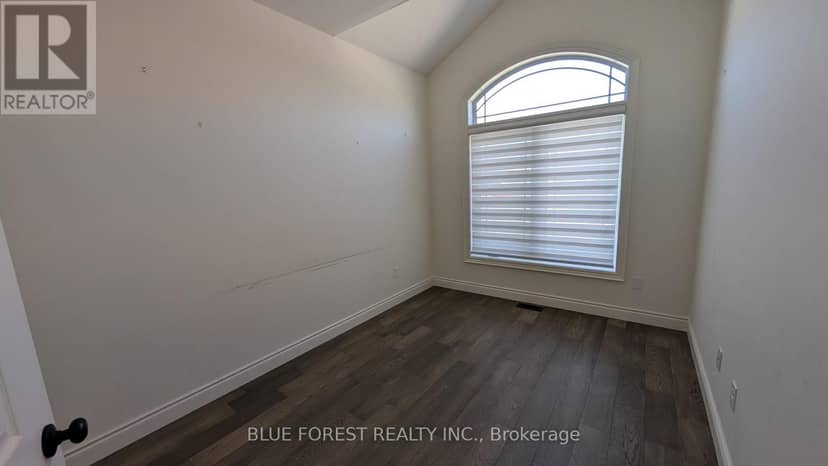 30 Thames Springs Crescent — photo 5 of 38