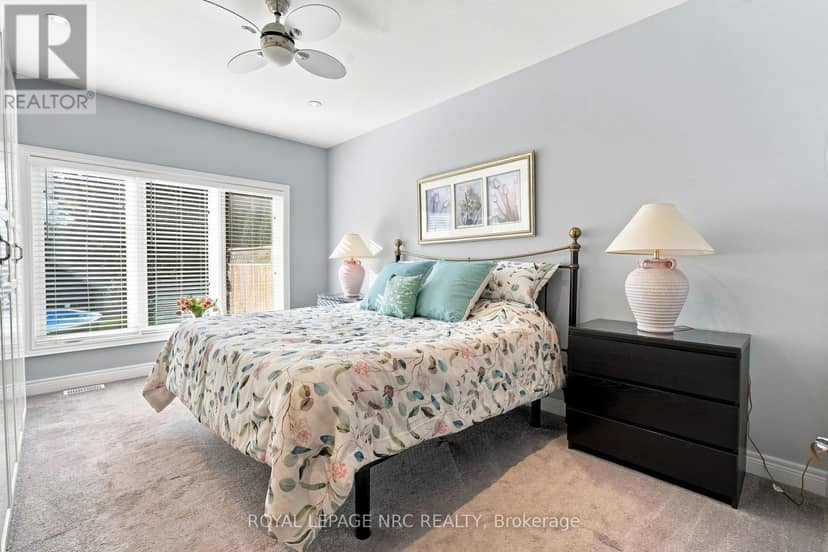19 Stoneridge Crescent — photo 15 of 40
