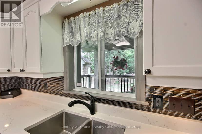 1082 Green Lake Road, Algonquin Highlands, photo 6