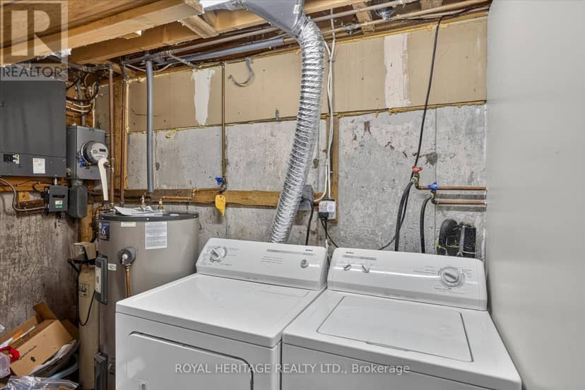 1621 Applewood Crescent — photo 34 of 36