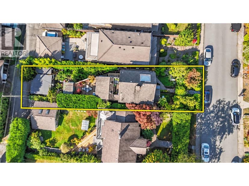 319 E 27TH STREET, North Vancouver, photo 2