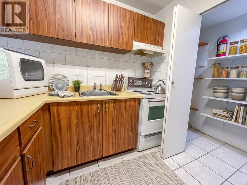 322 8120 COLONIAL DRIVE, Richmond, photo 5