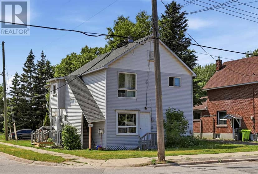 689 Wellington ST — photo 2 of 33
