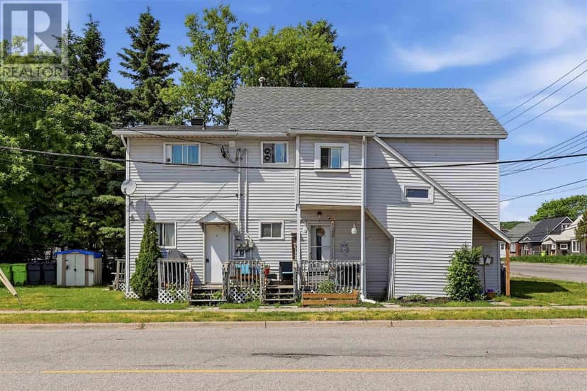 689 Wellington ST — photo 32 of 33