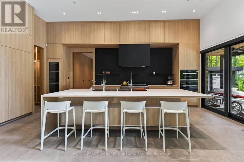 10 Trailwood Crescent — photo 13 of 40