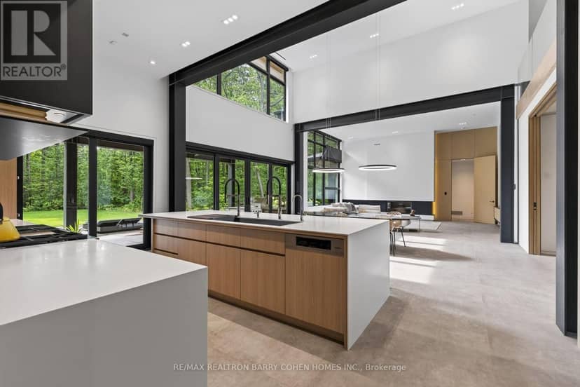 10 Trailwood Crescent — photo 16 of 40