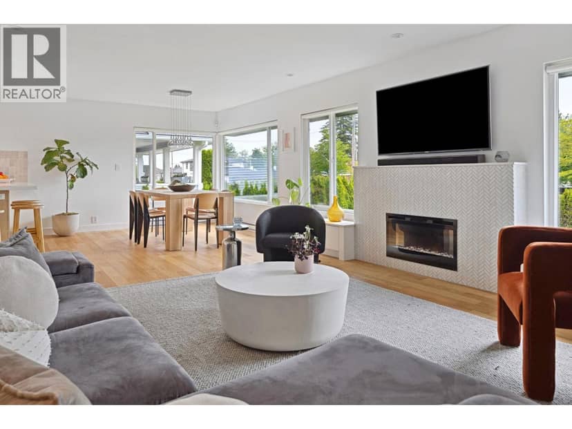 8647 10TH AVENUE, Burnaby, photo 2