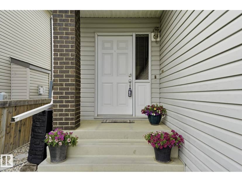 5420 162B AV NW, Edmonton, photo 3