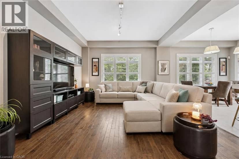 196 MAPLE BUSH Drive — photo 9 of 26