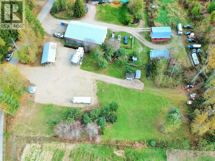 1822 Cemetery Road, Sicamous, photo 3