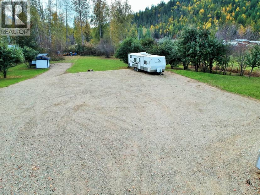 1822 Cemetery Road, Sicamous, photo 4