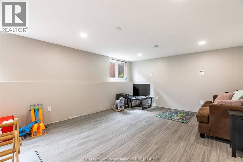 198 Moonstone CRESCENT — photo 28 of 39