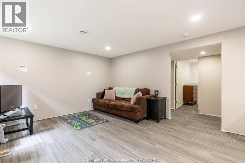 198 Moonstone CRESCENT — photo 29 of 39
