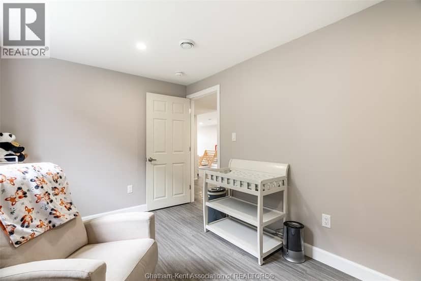 198 Moonstone CRESCENT — photo 31 of 39