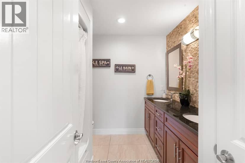 11933 Maisonneuve Street — photo 16 of 40