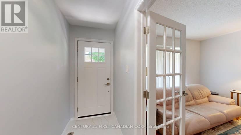 43 Walmer Gardens — photo 2 of 40