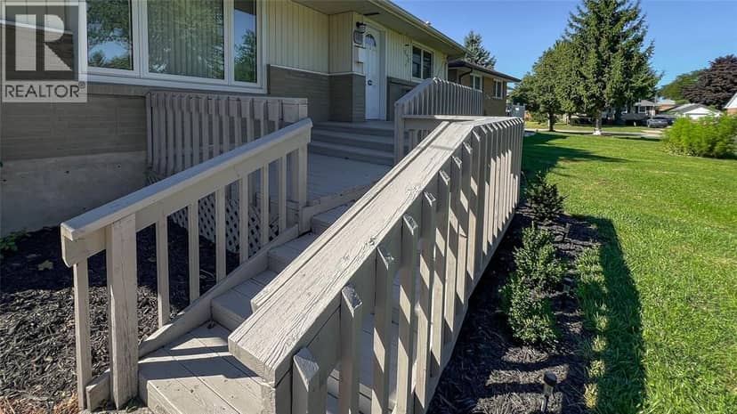 144 Grey Crescent — photo 3 of 22