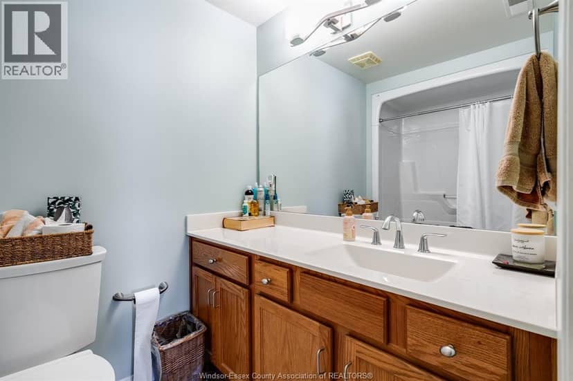 315 Village Grove Unit# 305 — photo 17 of 32