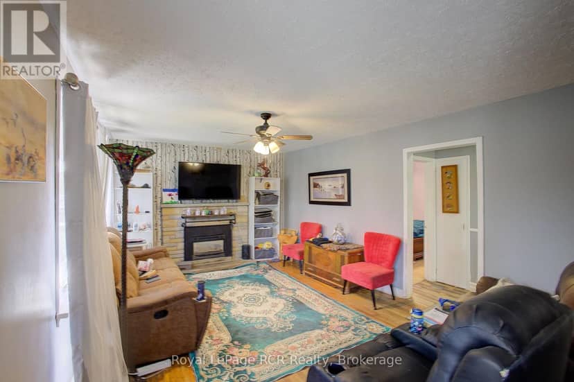 460 Domville Street — photo 11 of 20