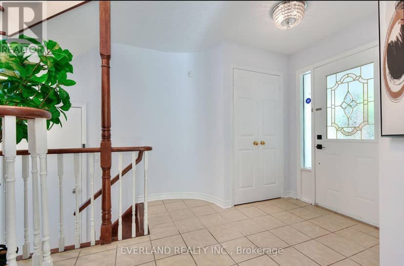 5386 Middlebury Drive N — photo 4 of 40