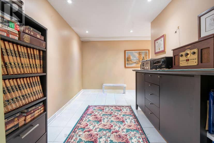 66 Ryegrass Crescent — photo 17 of 23