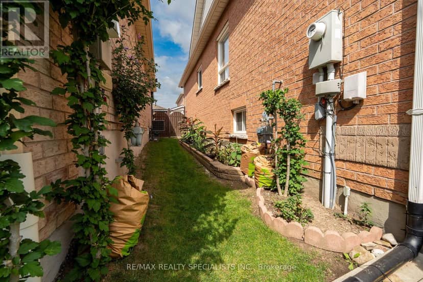66 Ryegrass Crescent — photo 21 of 23