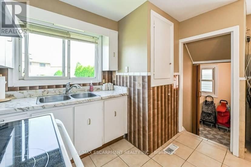 641 Limeridge Road E — photo 10 of 40