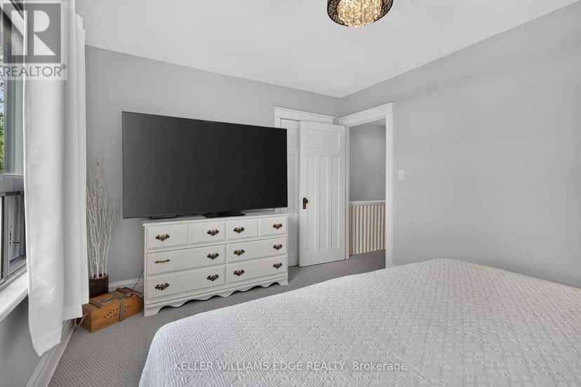 147 Melrose Avenue N — photo 12 of 24