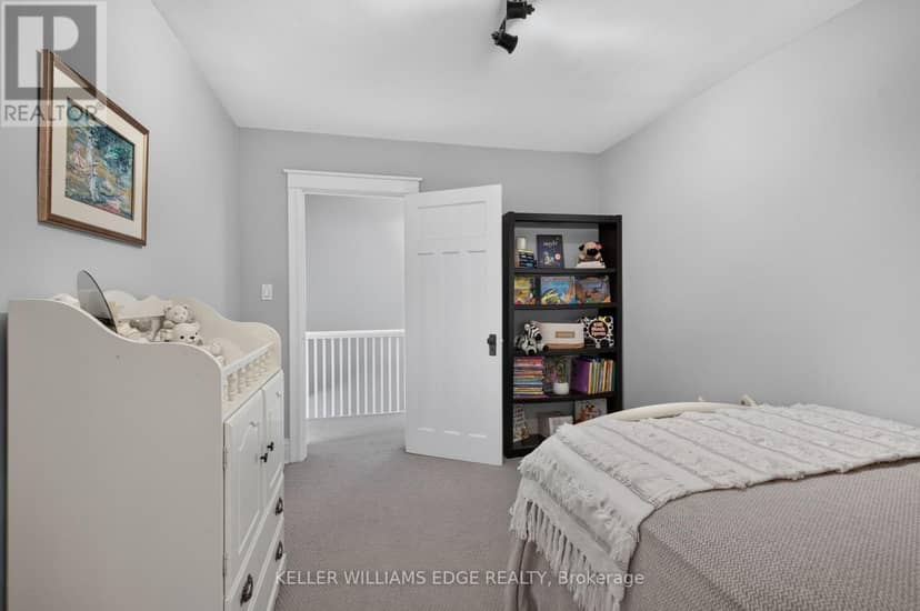147 Melrose Avenue N — photo 15 of 24