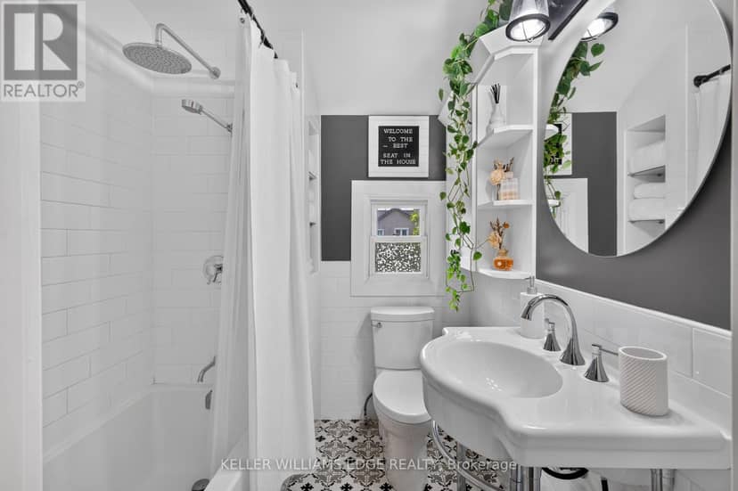 147 Melrose Avenue N — photo 18 of 24