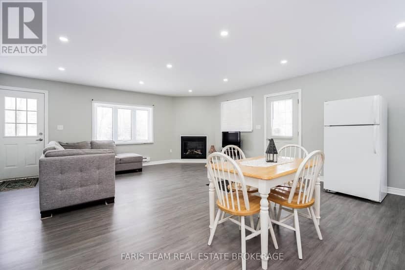 3554 John Street — photo 10 of 33