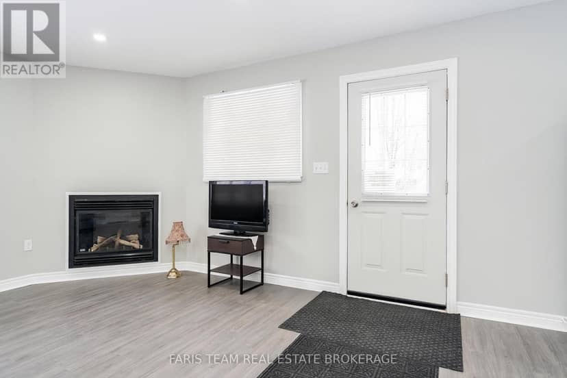 3554 John Street — photo 4 of 33