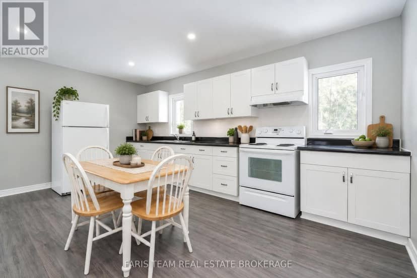 3554 John Street — photo 5 of 33