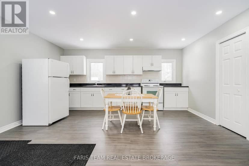 3554 John Street — photo 6 of 33