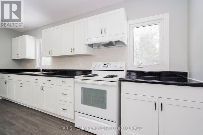 3554 John Street — photo 8 of 33