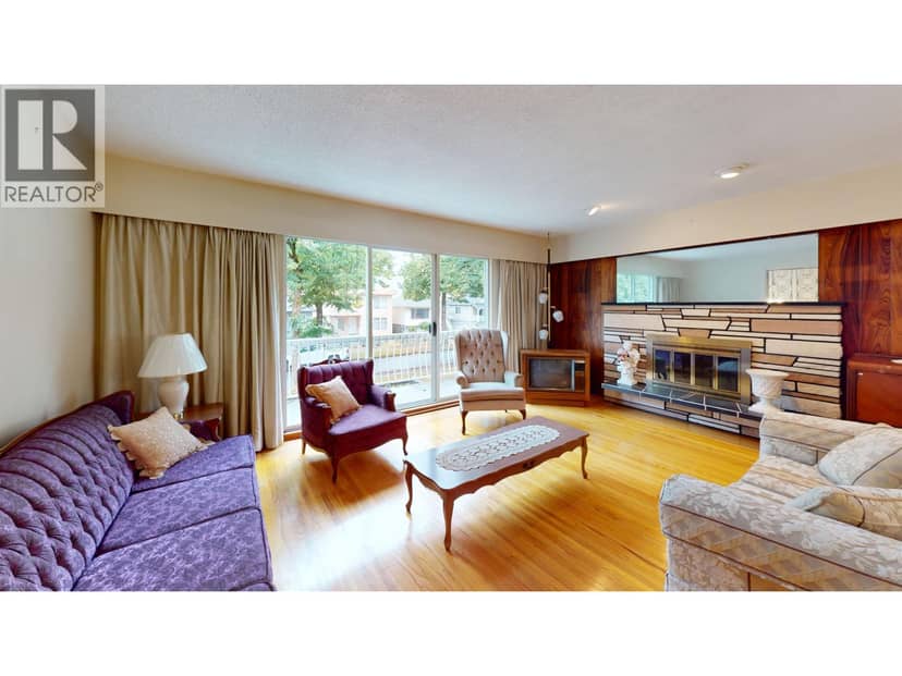 2540 E 25TH AVENUE, Vancouver, photo 2