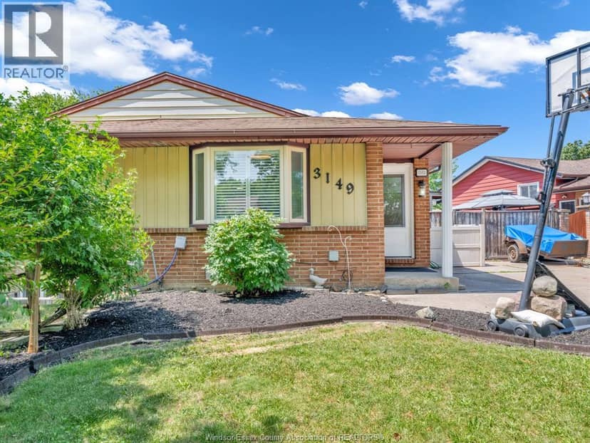 3149 Elmwood Crescent — photo 1 of 31