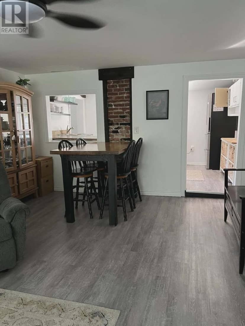 271 Spruce ST — photo 2 of 8