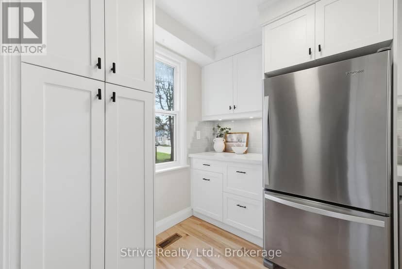 33 - 1718 John Street — photo 11 of 31
