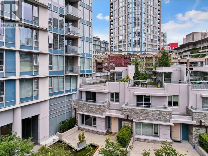 221 188 KEEFER PLACE, Vancouver