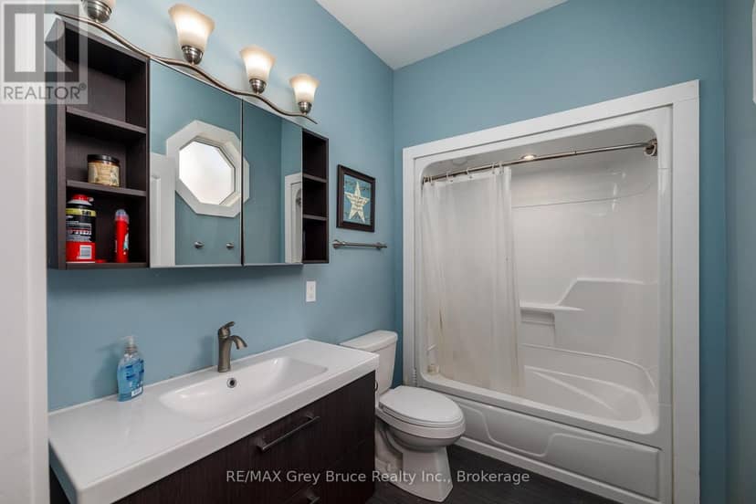 74 Yonge Street S — photo 15 of 39