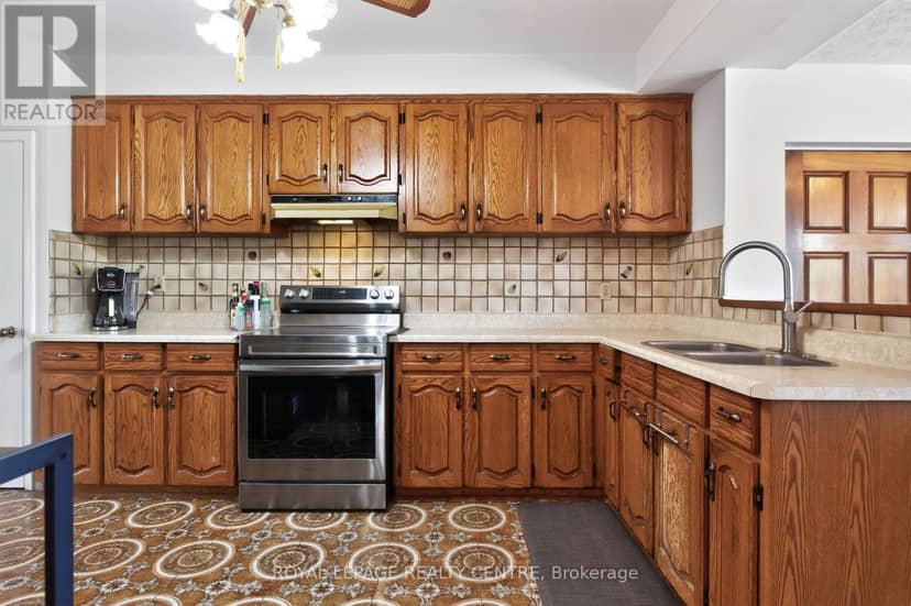 22 Euphrasia Drive — photo 12 of 22