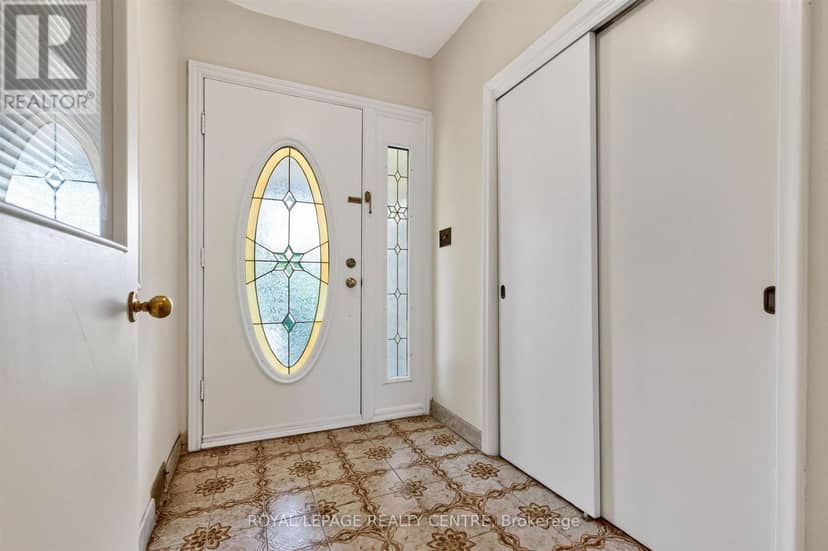22 Euphrasia Drive, Toronto, photo 5