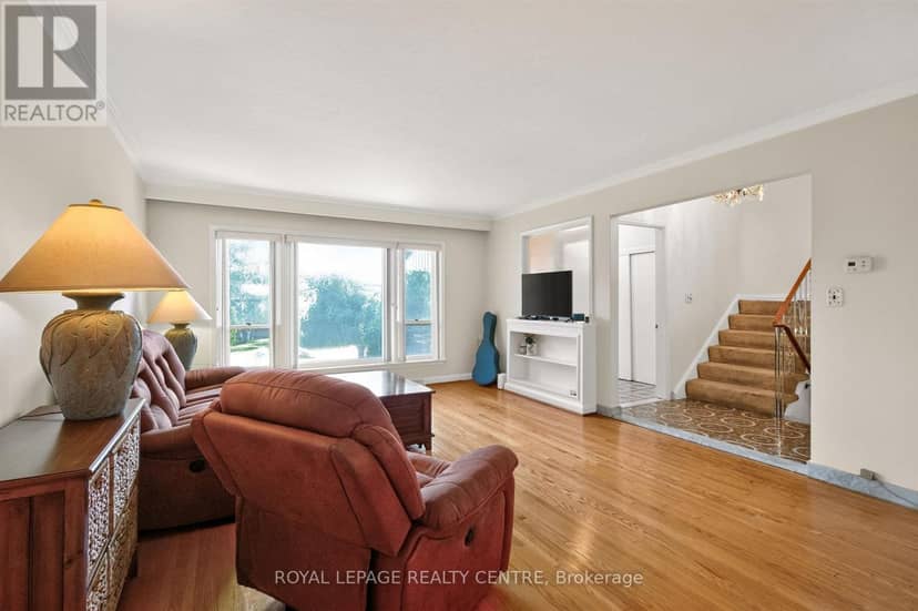22 Euphrasia Drive, Toronto, photo 8
