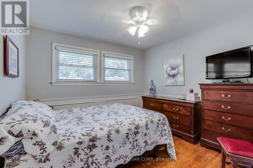 62 Thorncrest Crescent — photo 19 of 38